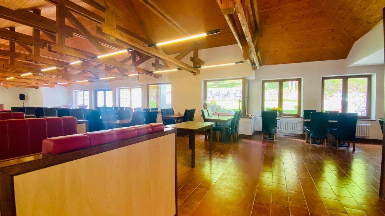 Uniqhotel Cesky Sternberk Ngoại thất bức ảnh