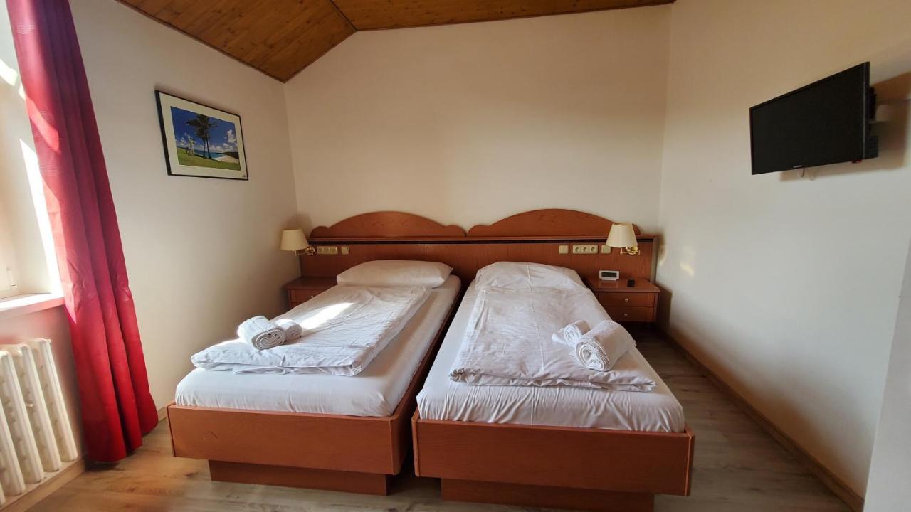 Uniqhotel Cesky Sternberk Ngoại thất bức ảnh