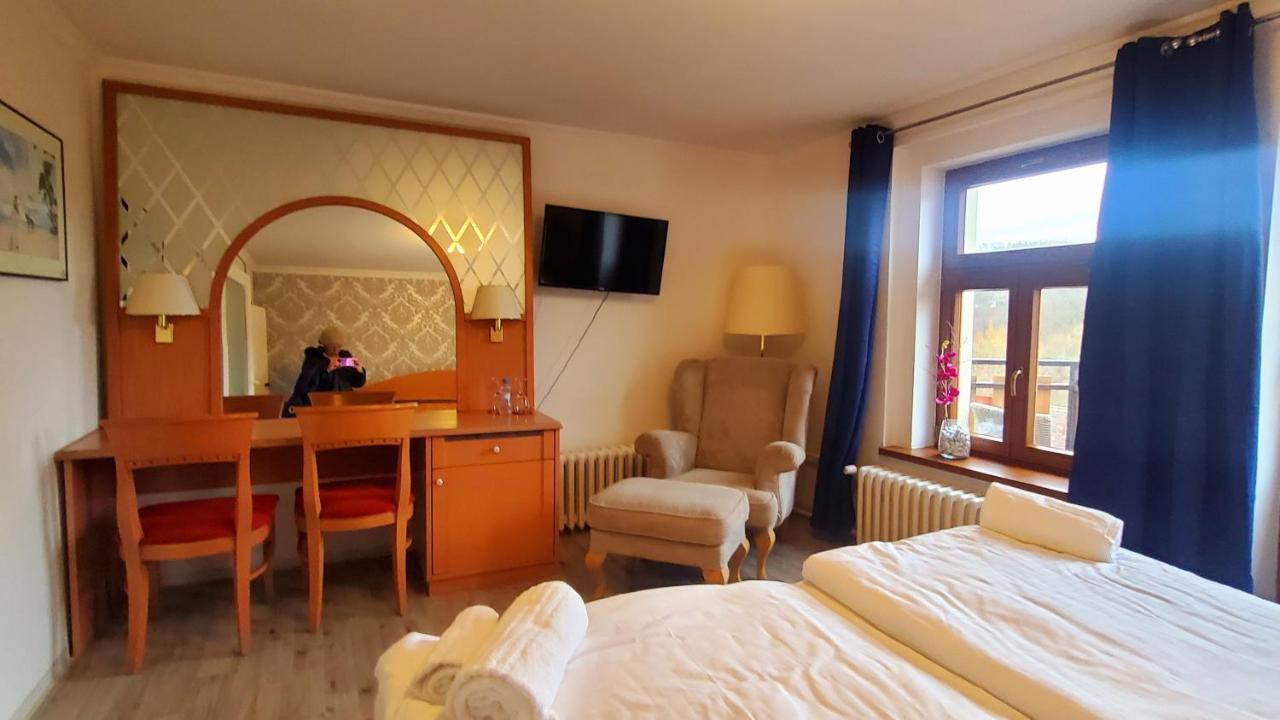 Uniqhotel Cesky Sternberk Ngoại thất bức ảnh
