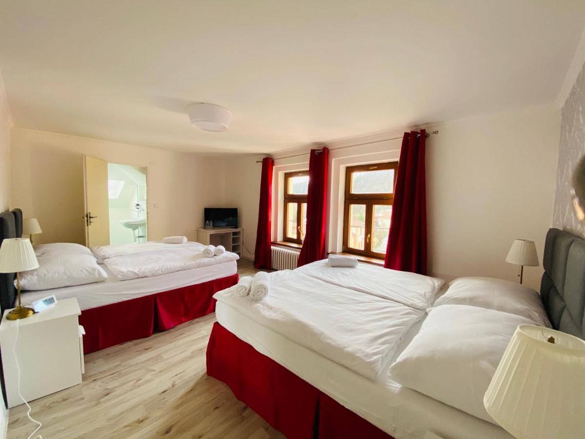 Uniqhotel Cesky Sternberk Ngoại thất bức ảnh