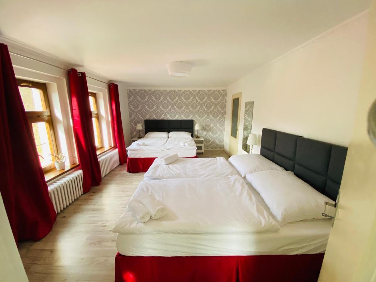 Uniqhotel Cesky Sternberk Ngoại thất bức ảnh