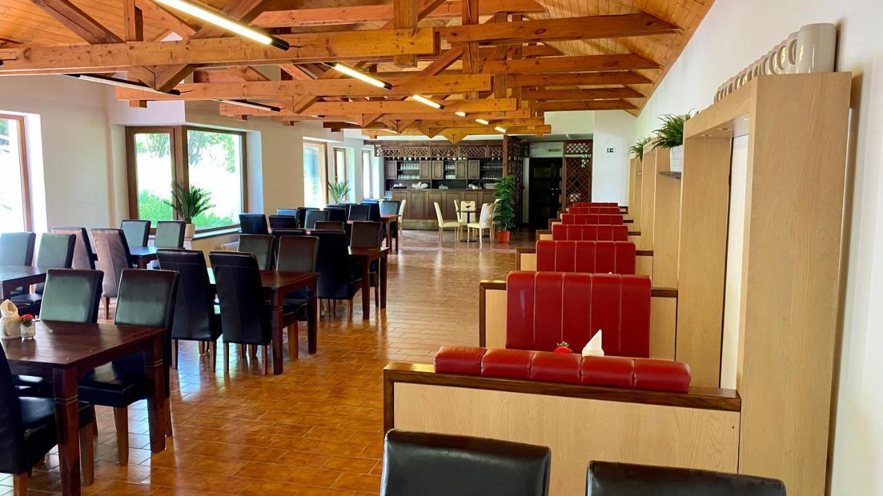 Uniqhotel Cesky Sternberk Ngoại thất bức ảnh